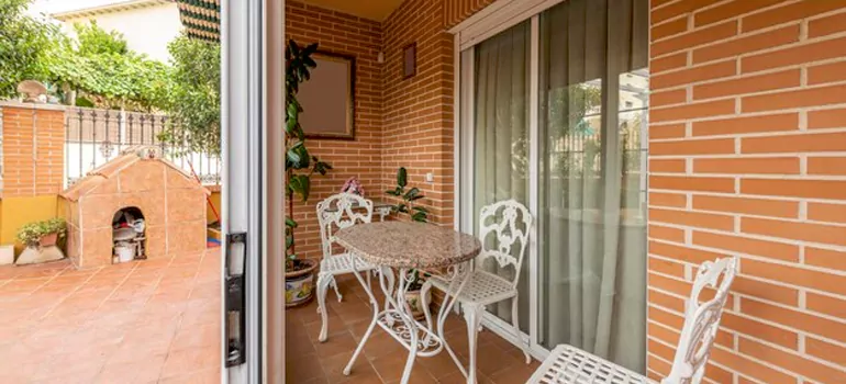 Adding Porch Enclosures To Your Home in Dorrington, Queensland